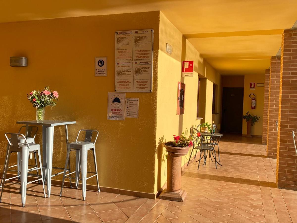 Hotel Ristorante Le Querciolaie Dei Ricci Фонтебланда Екстер'єр фото