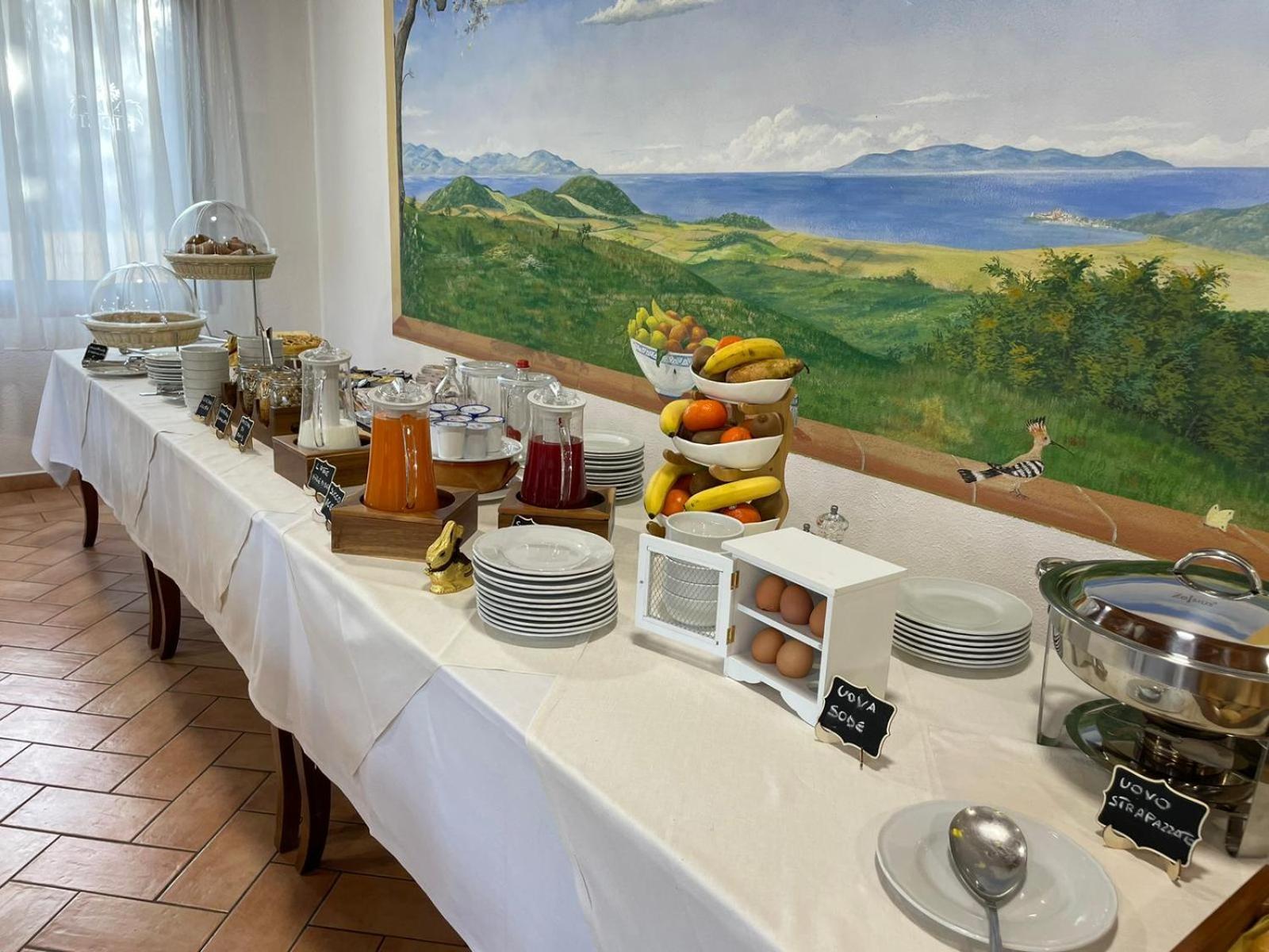 Hotel Ristorante Le Querciolaie Dei Ricci Фонтебланда Екстер'єр фото