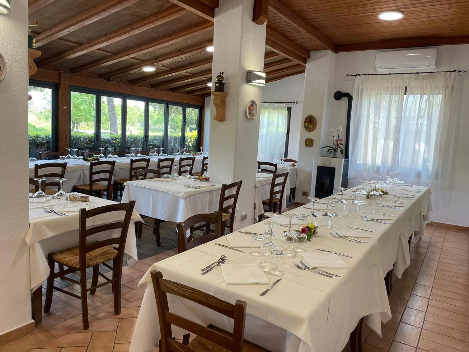 Hotel Ristorante Le Querciolaie Dei Ricci Фонтебланда Екстер'єр фото