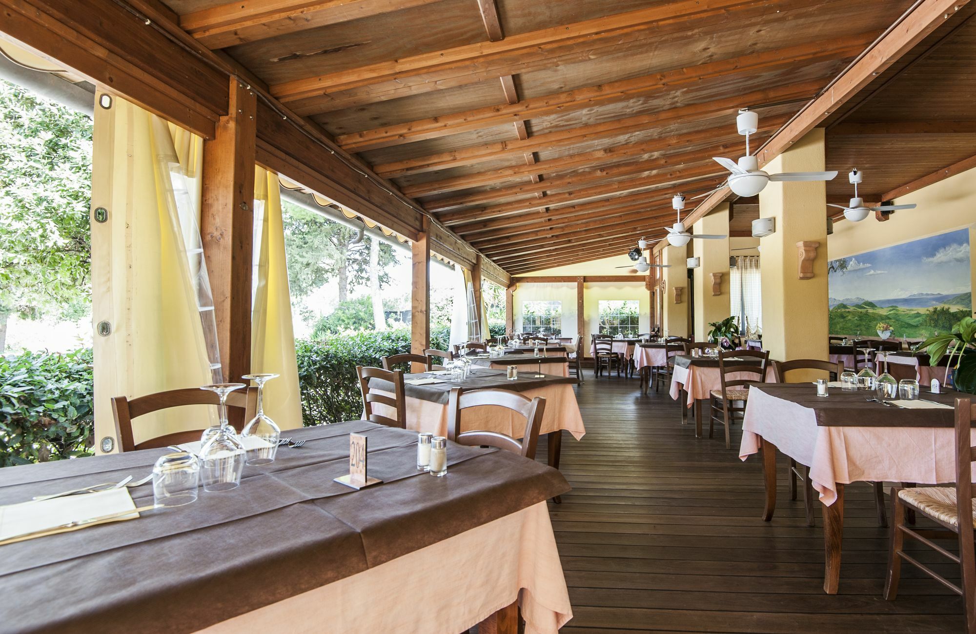 Hotel Ristorante Le Querciolaie Dei Ricci Фонтебланда Екстер'єр фото